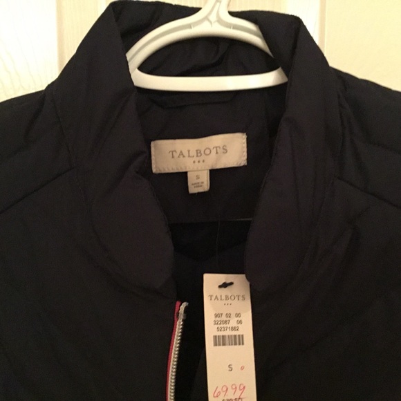 Talbots dark blue lightweight puffer vest with pink trim on zipper - Picture 6 of 10